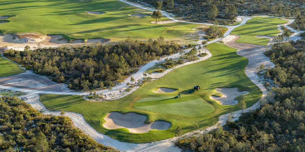 Vue aérienne du parcours Torre de Terras da Comporta, entre greens, dunes et pinède