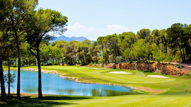 Golfez aux Îles Baléares avec Tee Off Travel, agence de voyages golf, stages et compétition