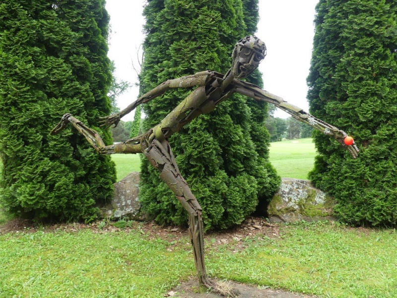 Scupture en métal au golf d'Aubazine