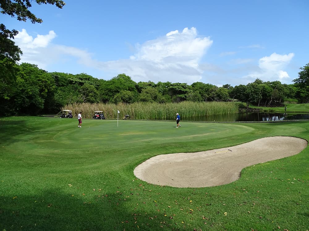 Paysage idyllique sur le parcours Legend Golf Course du Belle Mare