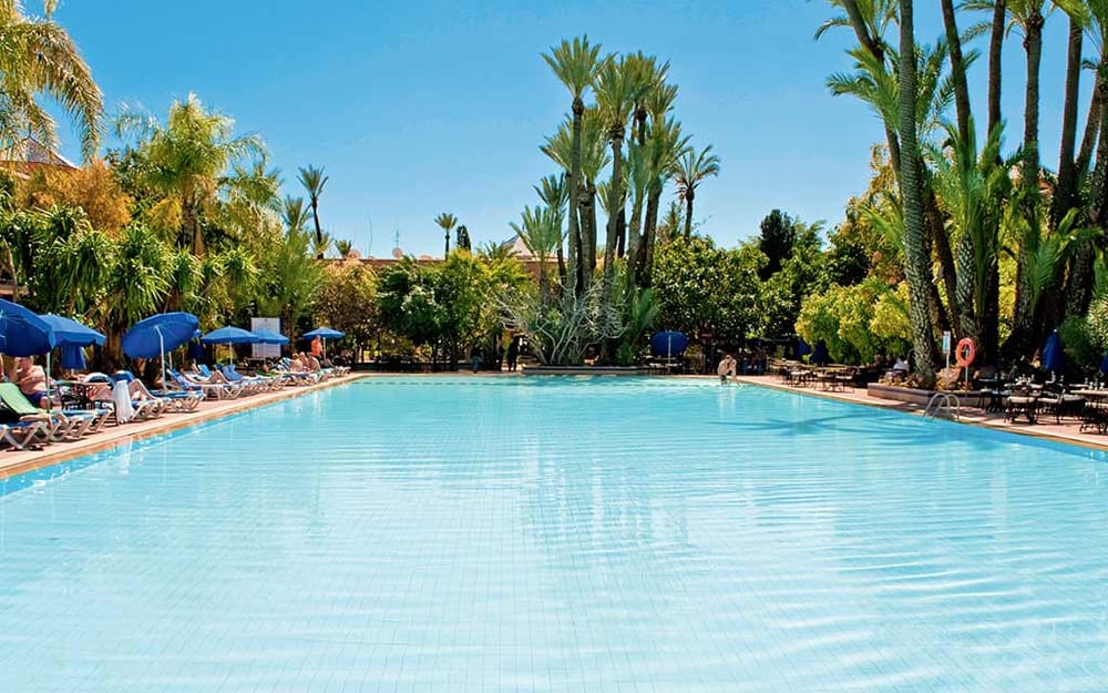 Piscine du Riu Tikida Garden entourée de palmiers