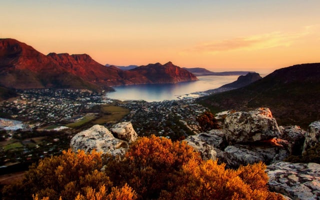Hout Bay au coucher du soleil, près du Cap