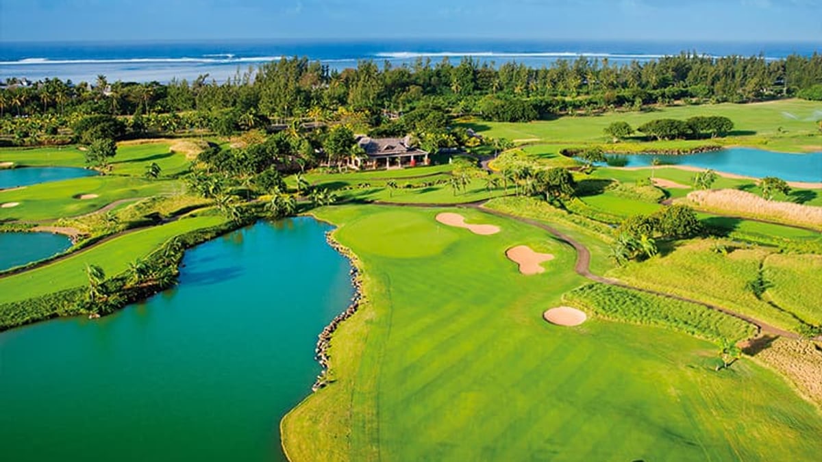 Green et plan d’eau du Château Golf Course à Bel Ombre
