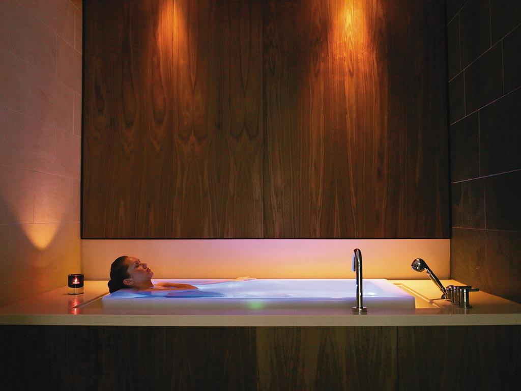 Jacuzzi, espace détente et massage