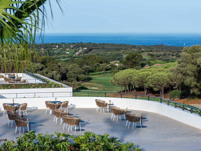 Petit déjeuner terrasse