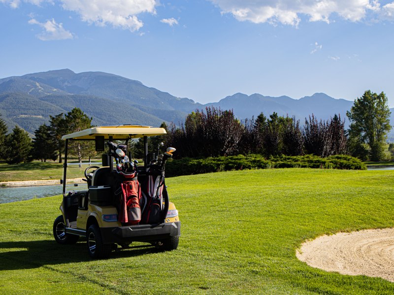 Voiturette sur le parcours — Fontanals Golf Club