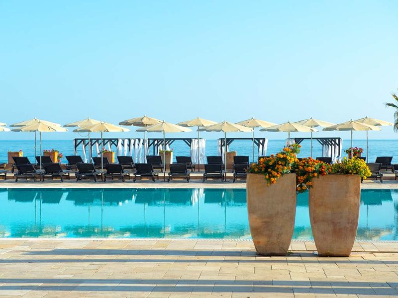 Piscine extérieure avec vue sur l'océan