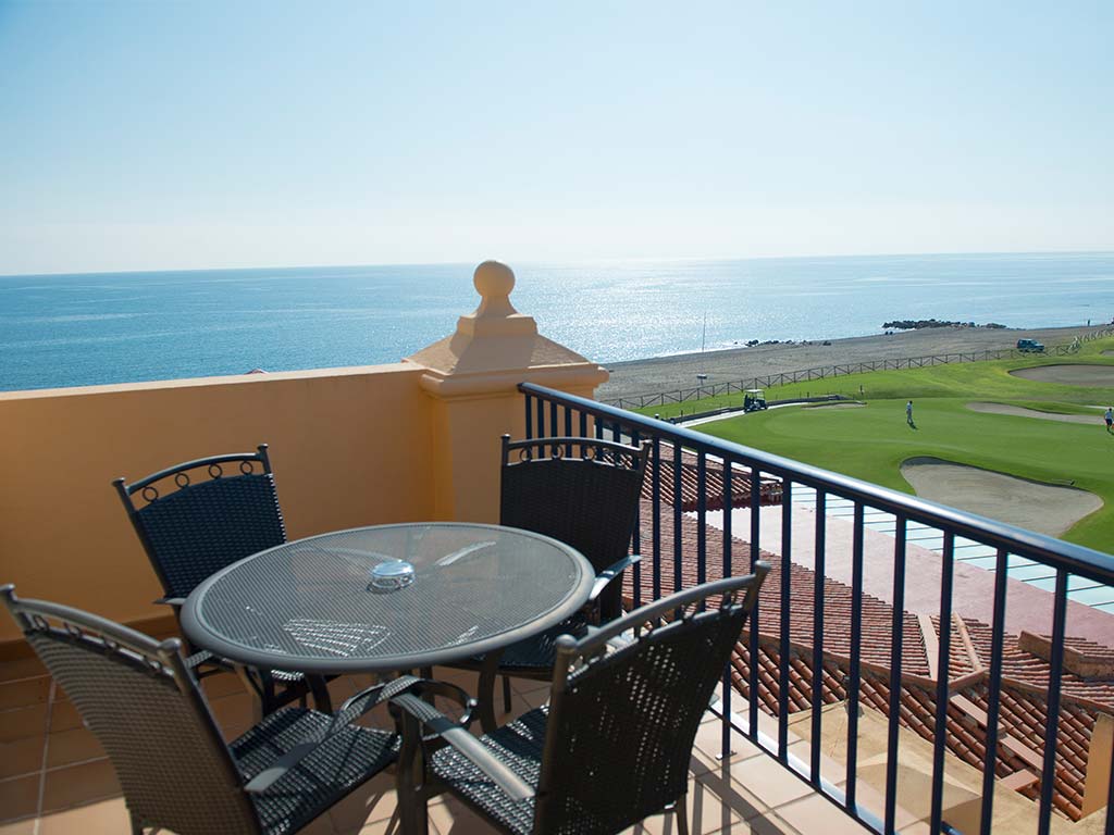 Balcon et terrasse privée avec vue imprenable sur l'océan et le golf