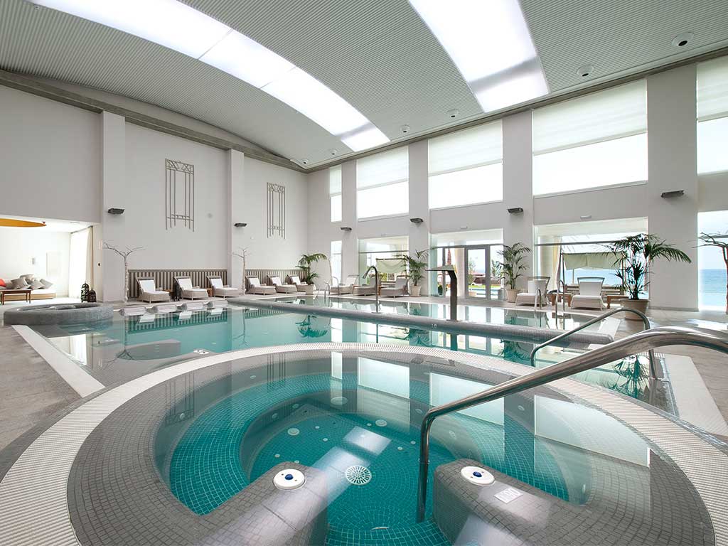 Spa et piscine intérieure