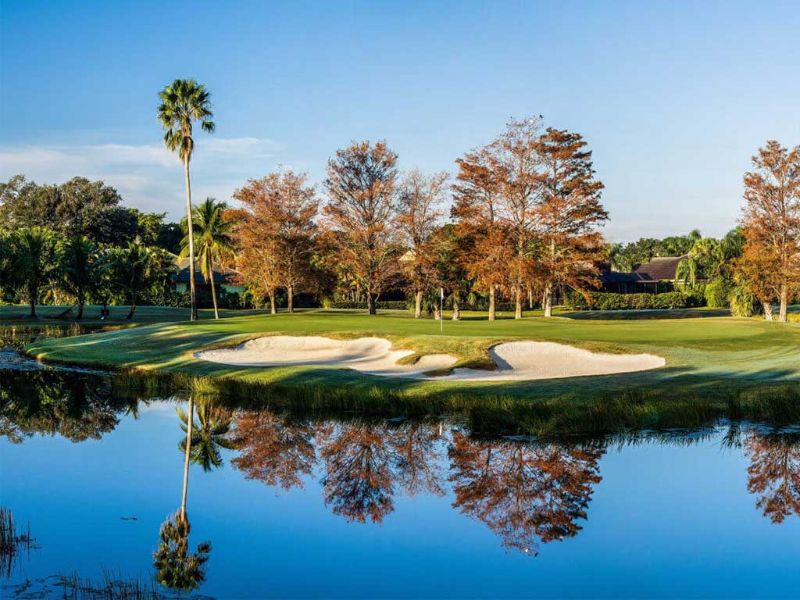 Golf en miroir sur l'eau