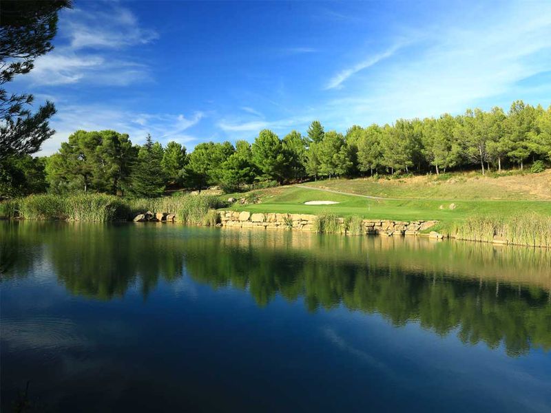 Lac et forêt du Golf de Dolce Fregate