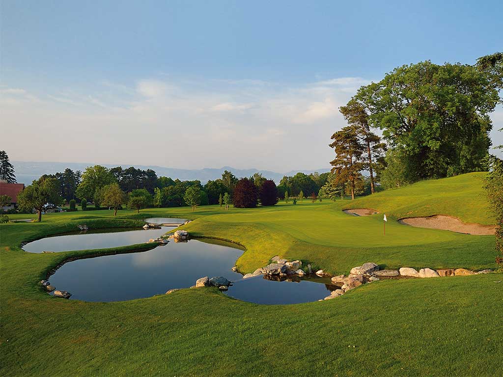 Forêt et lacs autour du golf