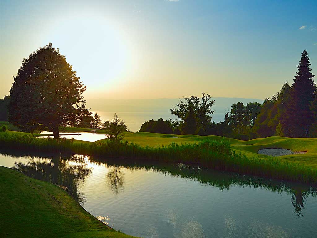 Lac et green de golf