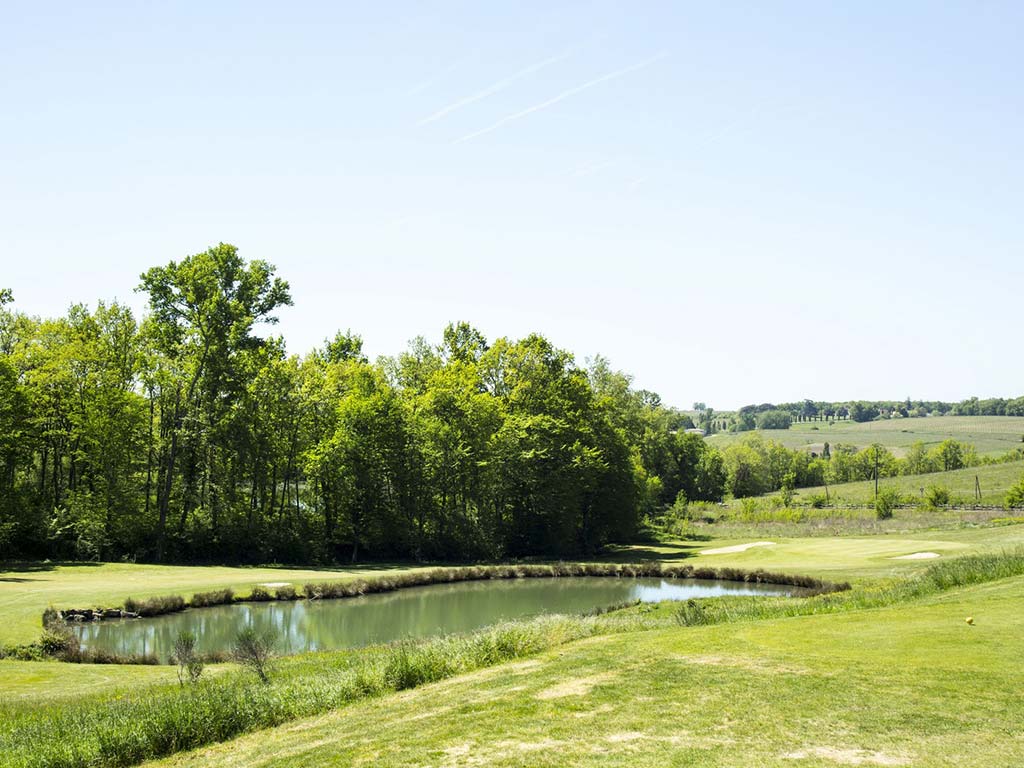 Green et lac du golf des Vigiers