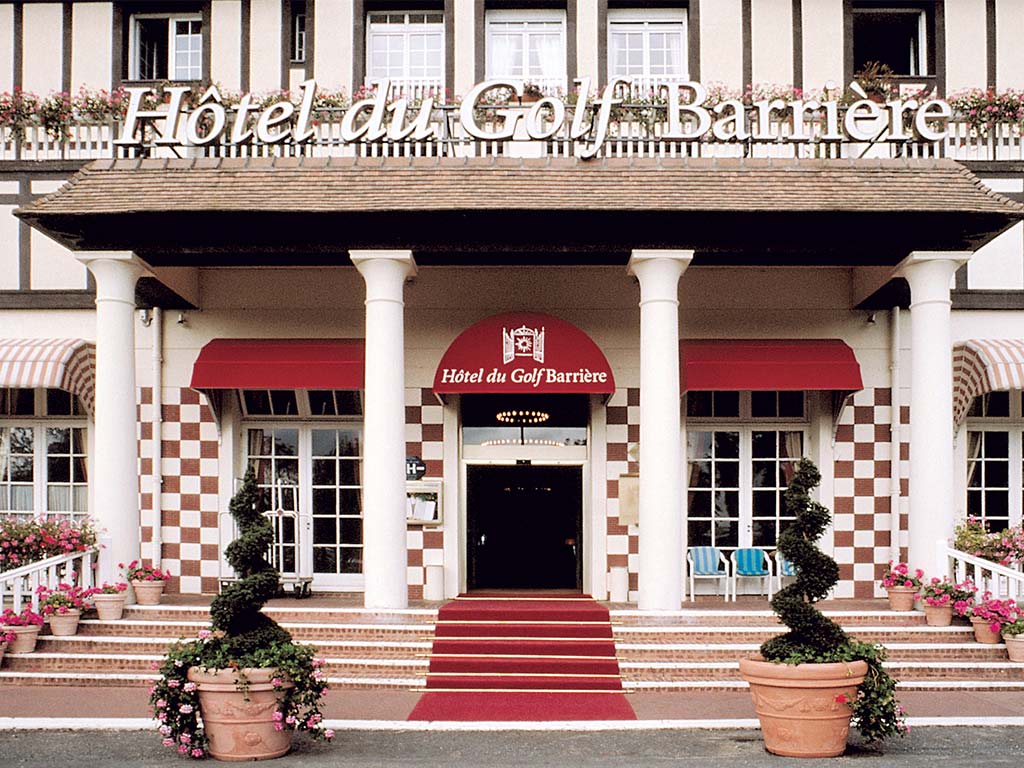 Accueil et entrée de l'hôtel du Golf Barrière Deauville