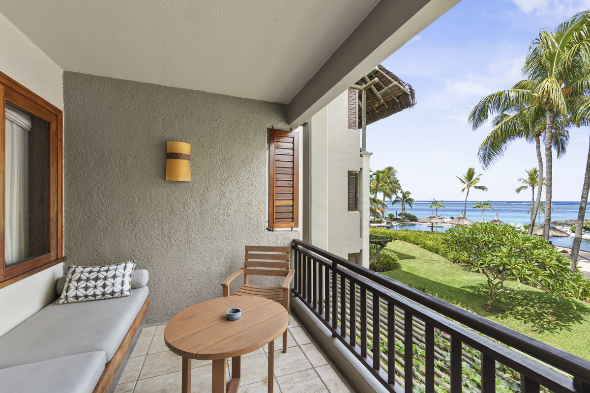Terrasse d’une chambre avec vue sur l’océan à l’hôtel Heritage Awali