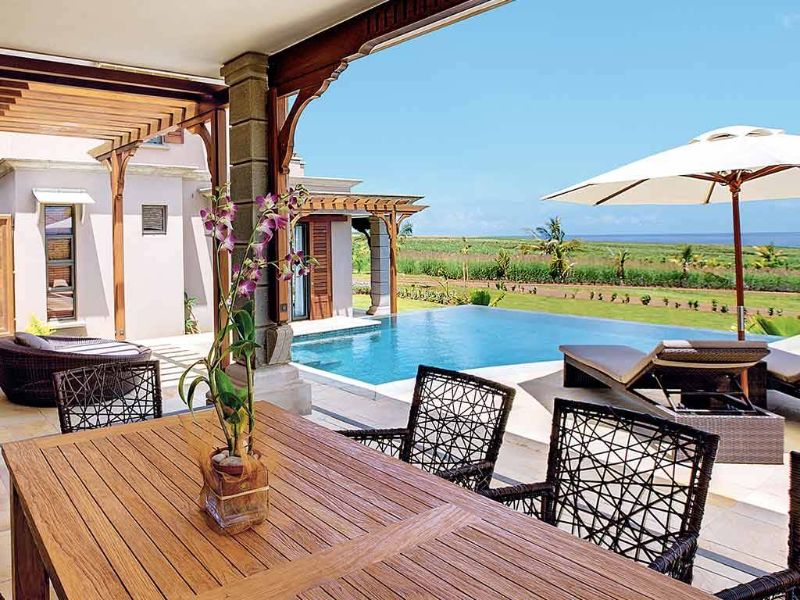 Terrasse, piscine et océan