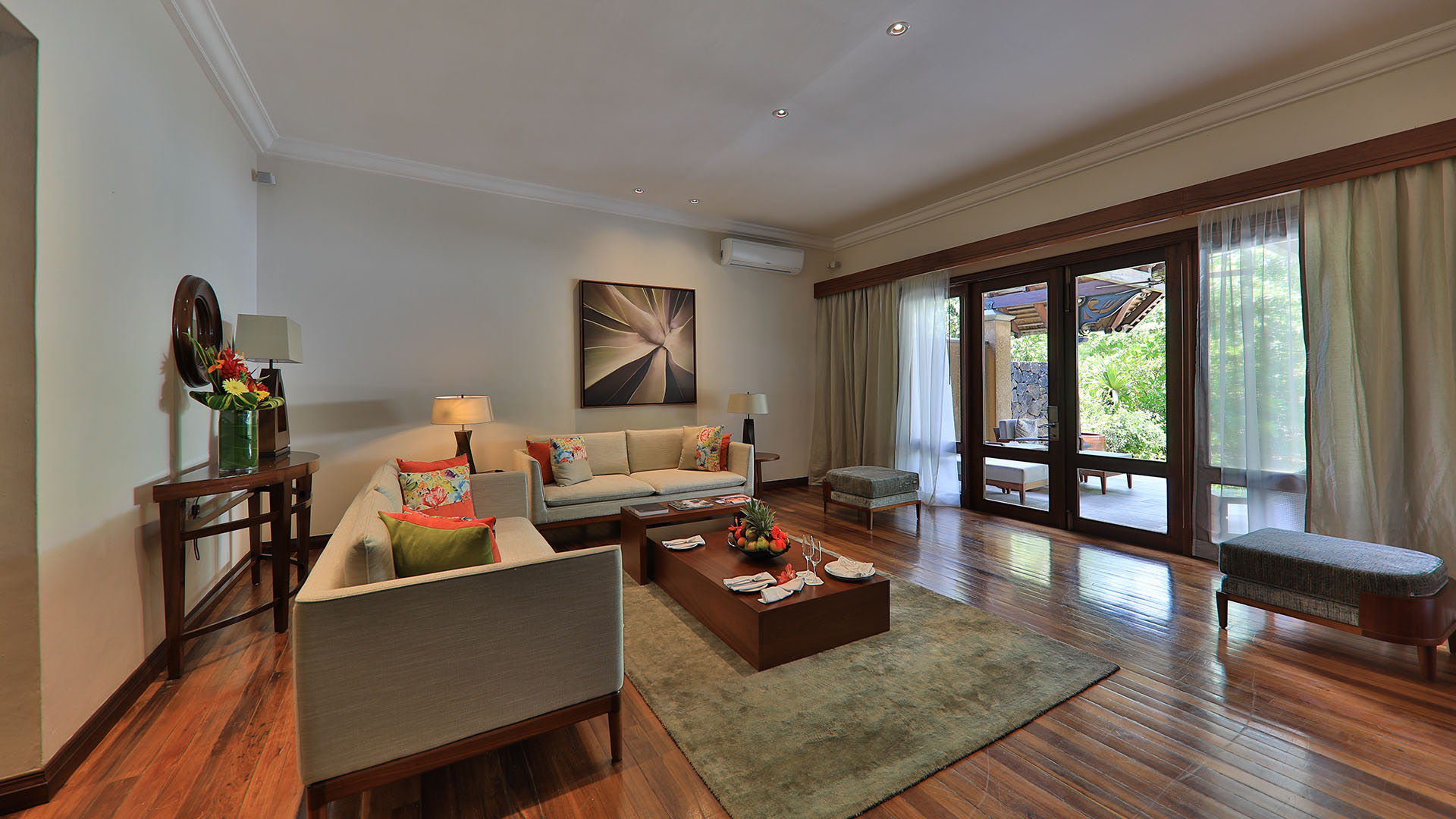 Maradiva | Suite exclusive salon intérieur