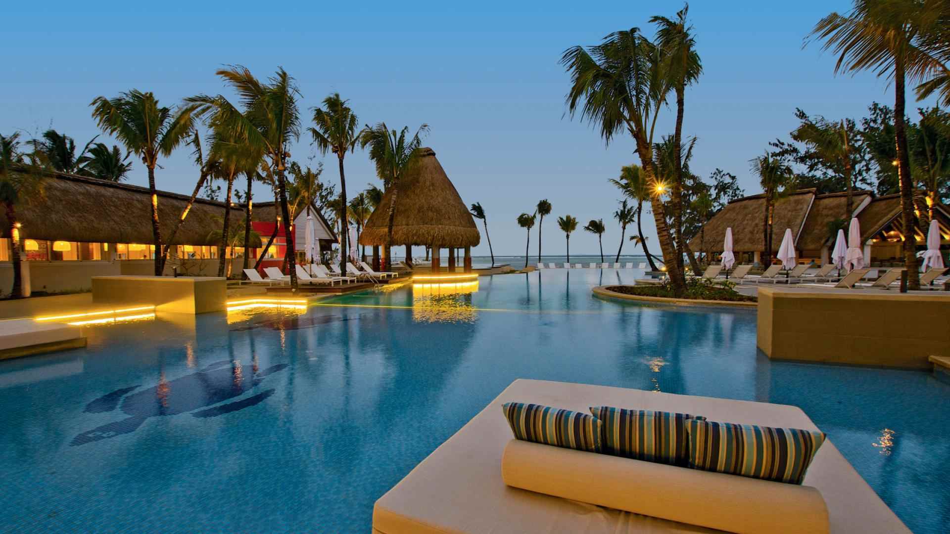 Piscine extérieure nuit