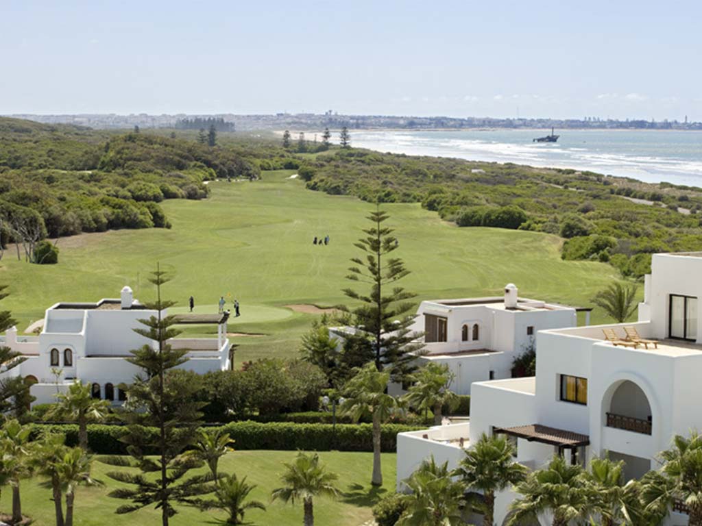 Hôtel et golf en vue aérienne