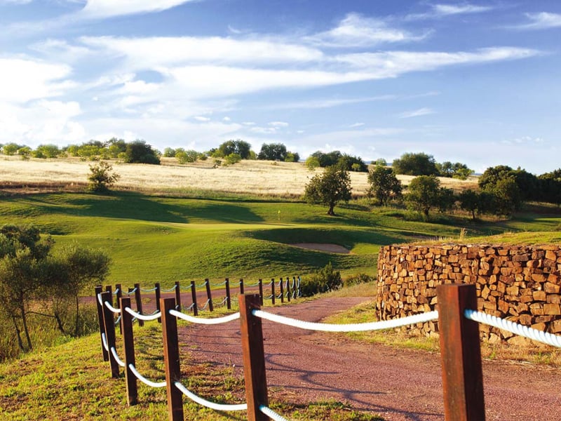 Champs autour de l'Alamos Golf Course