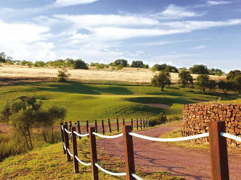 Champs autour de l'Alamos Golf Course