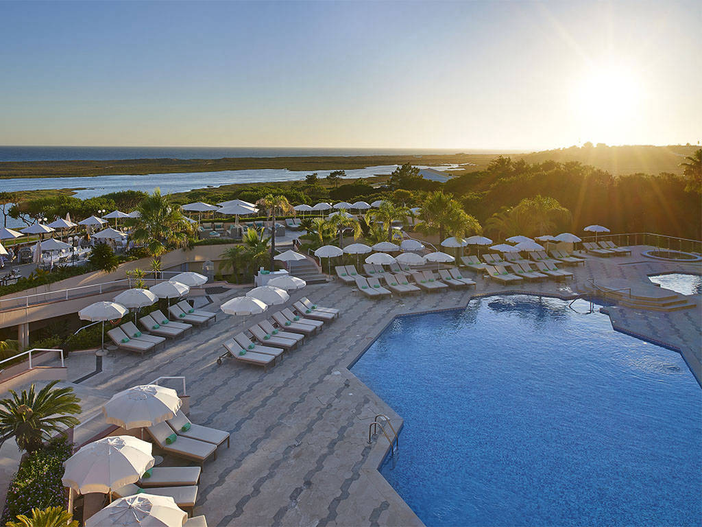 Piscine avec vue mer