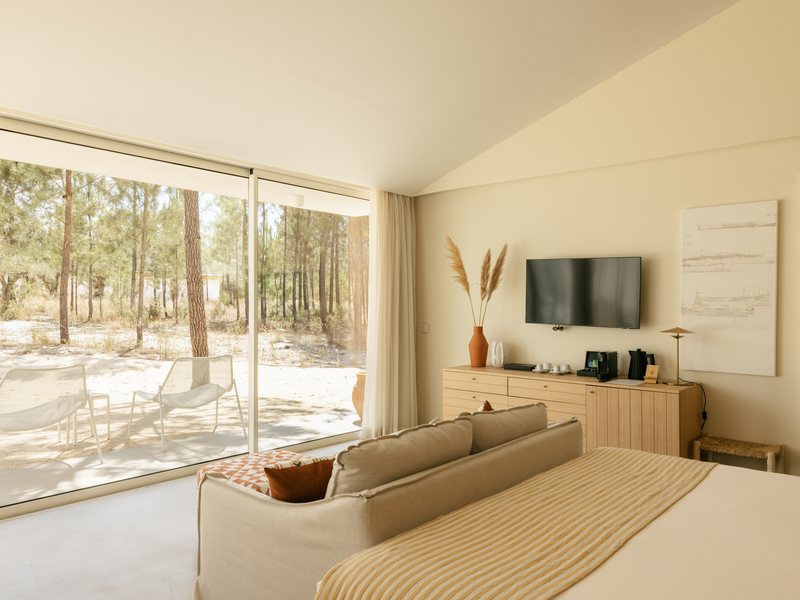 Chambre et salon ouverts sur la nature