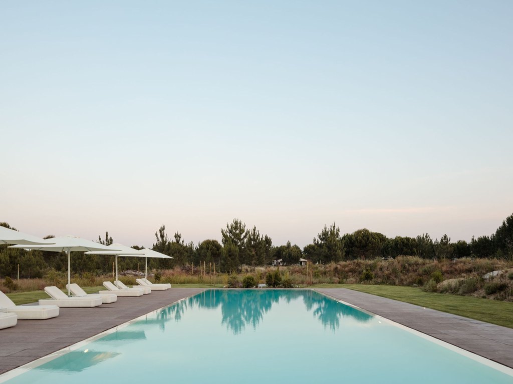 Piscine du Spatia Club face à la pinède
