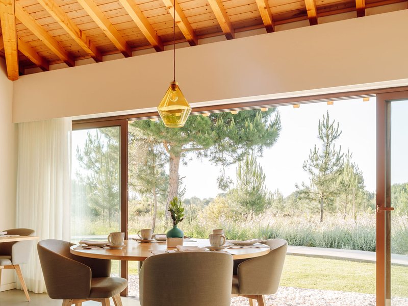 Table ouverte sur la nature au Spatia Club