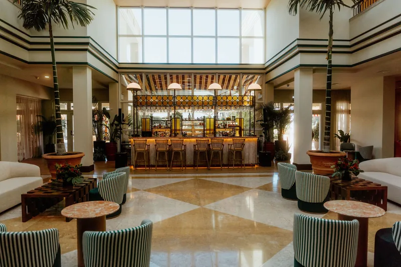 Bar FICA! dans le hall rénové du Kimpton Quinta da Marinha Cascais