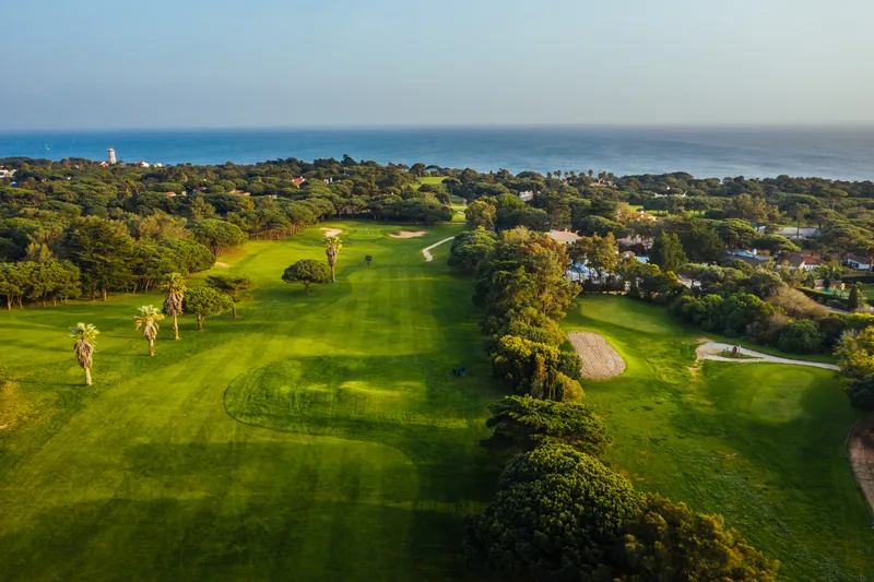 Vue aérienne du parcours Quinta da Marinha et de la côte de Cascais
