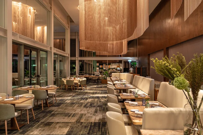 Salle du restaurant Story à l’Onyria Marinha Cascais