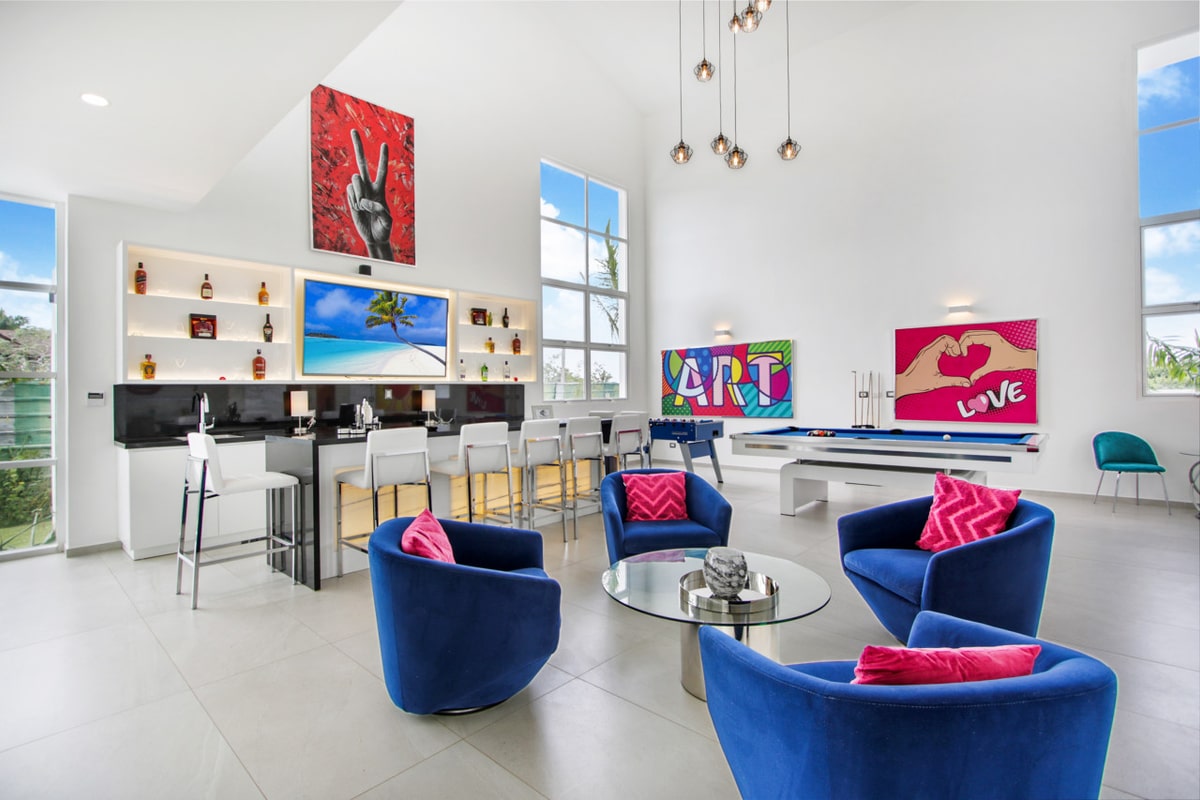 Salon intérieur lumineux