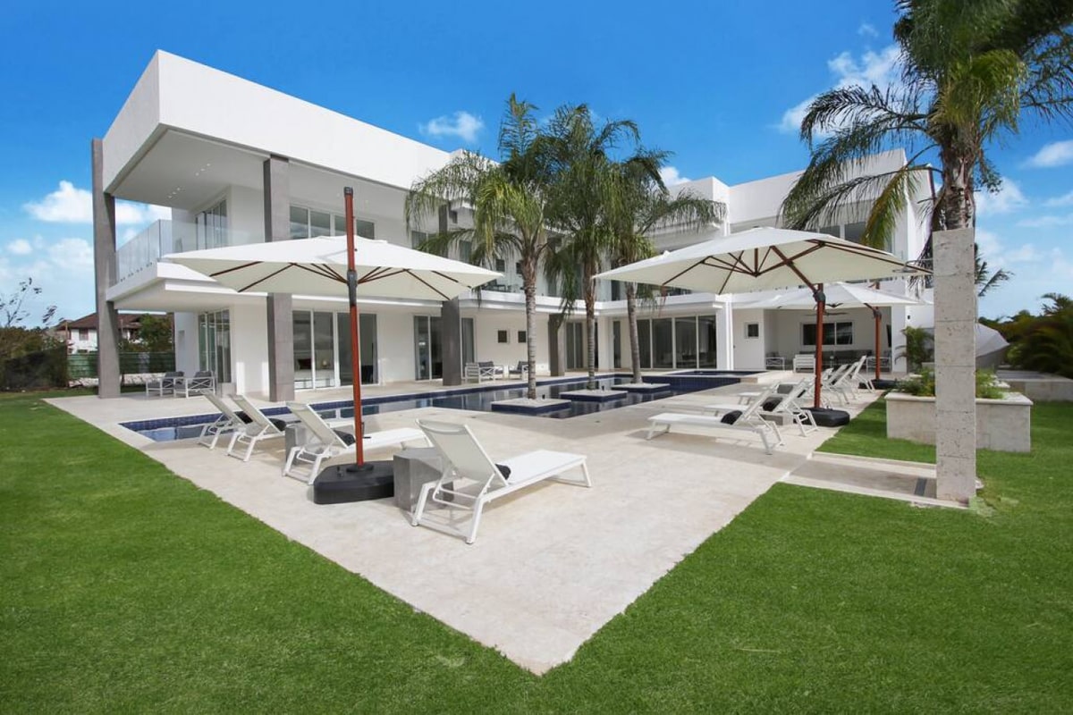 Piscine privée et terrasse