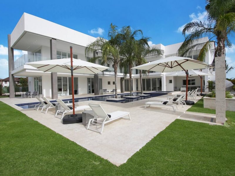 Piscine privée et terrasse