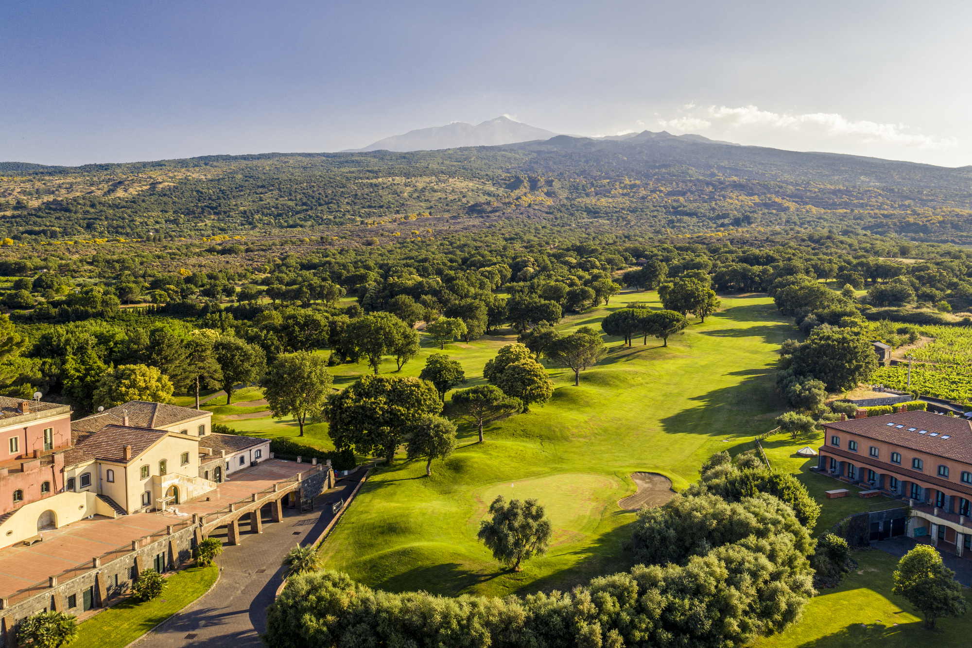 Panorama du parcours et du club-house du Picciolo