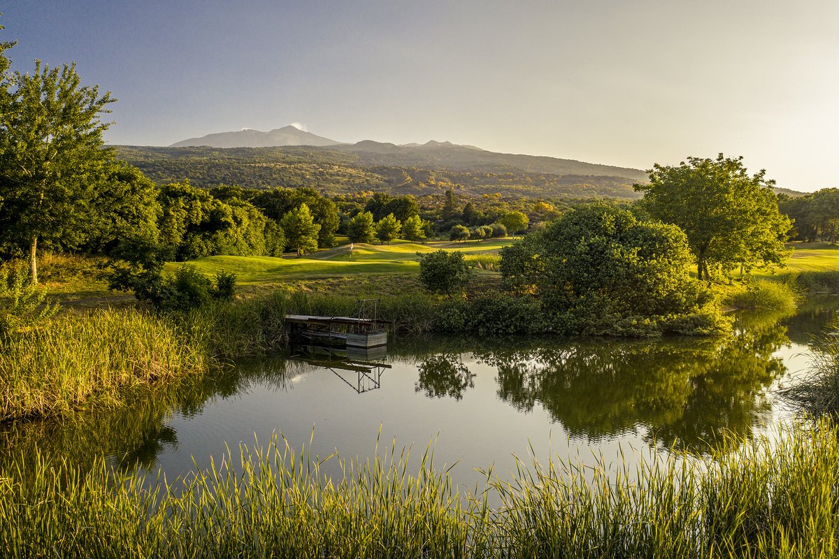 Plan d’eau intégré au parcours du Picciolo Etna Golf
