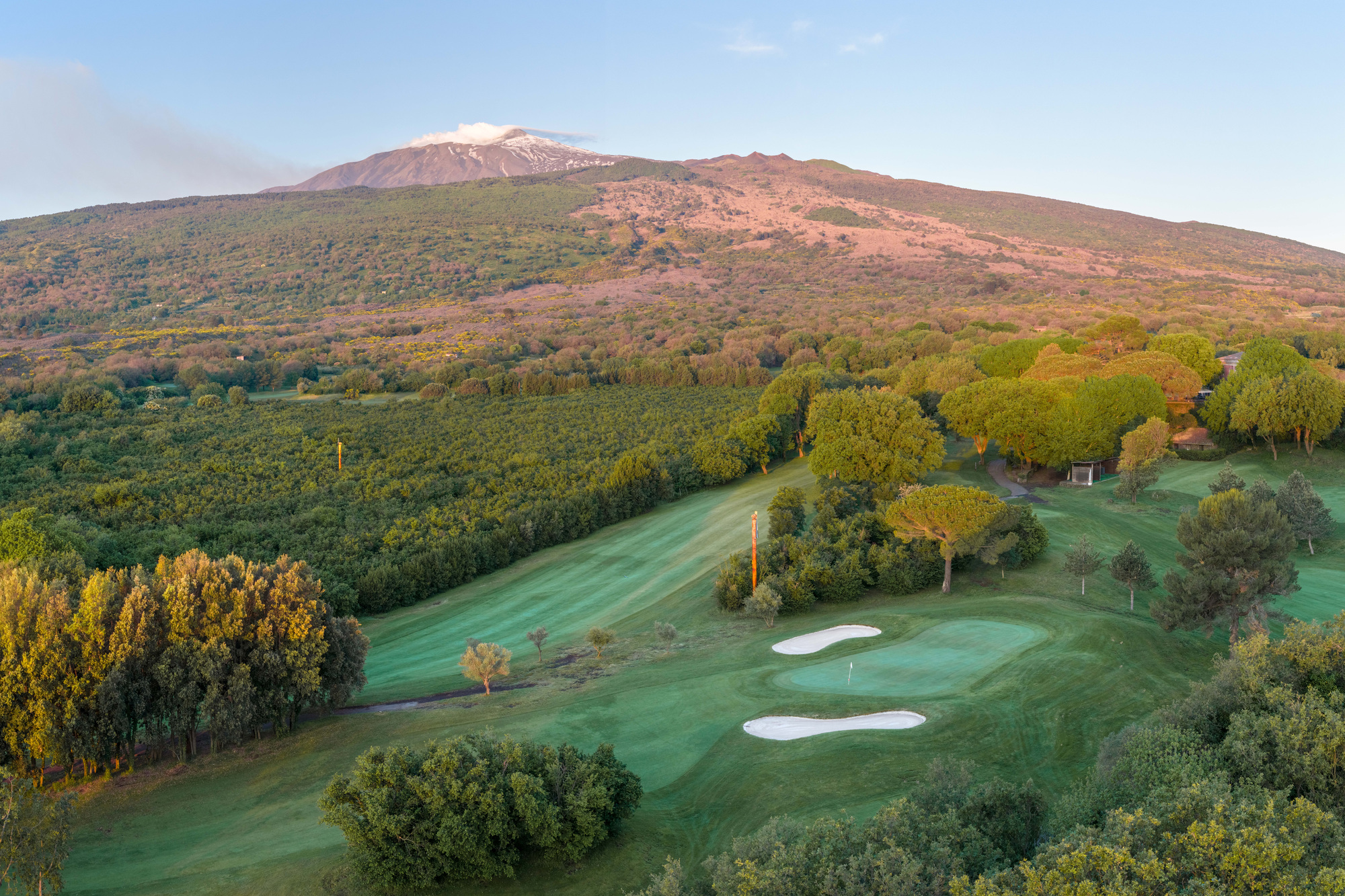 Vue aérienne du parcours avec l’Etna en arrière-plan