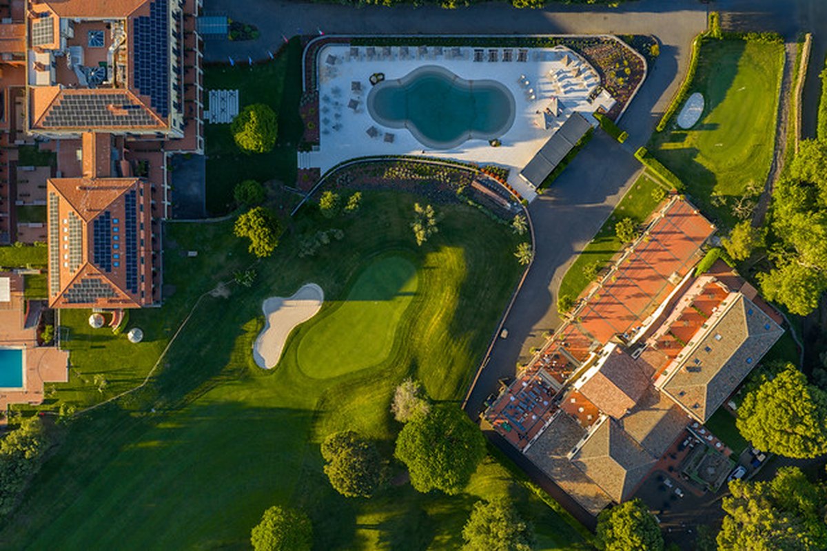 Vue aérienne du golf et du Picciolo Etna Golf Resort