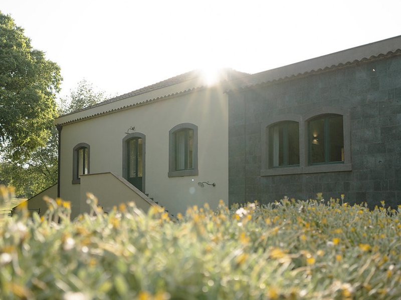 Club-house du Picciolo Etna Golf Resort dans son jardin