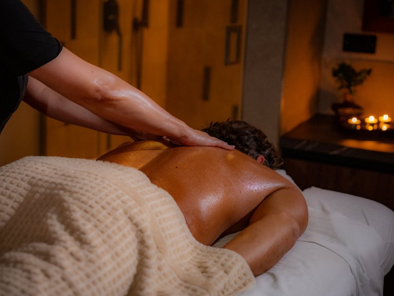 Massage relaxant à l’Ætna Spa & Wellness