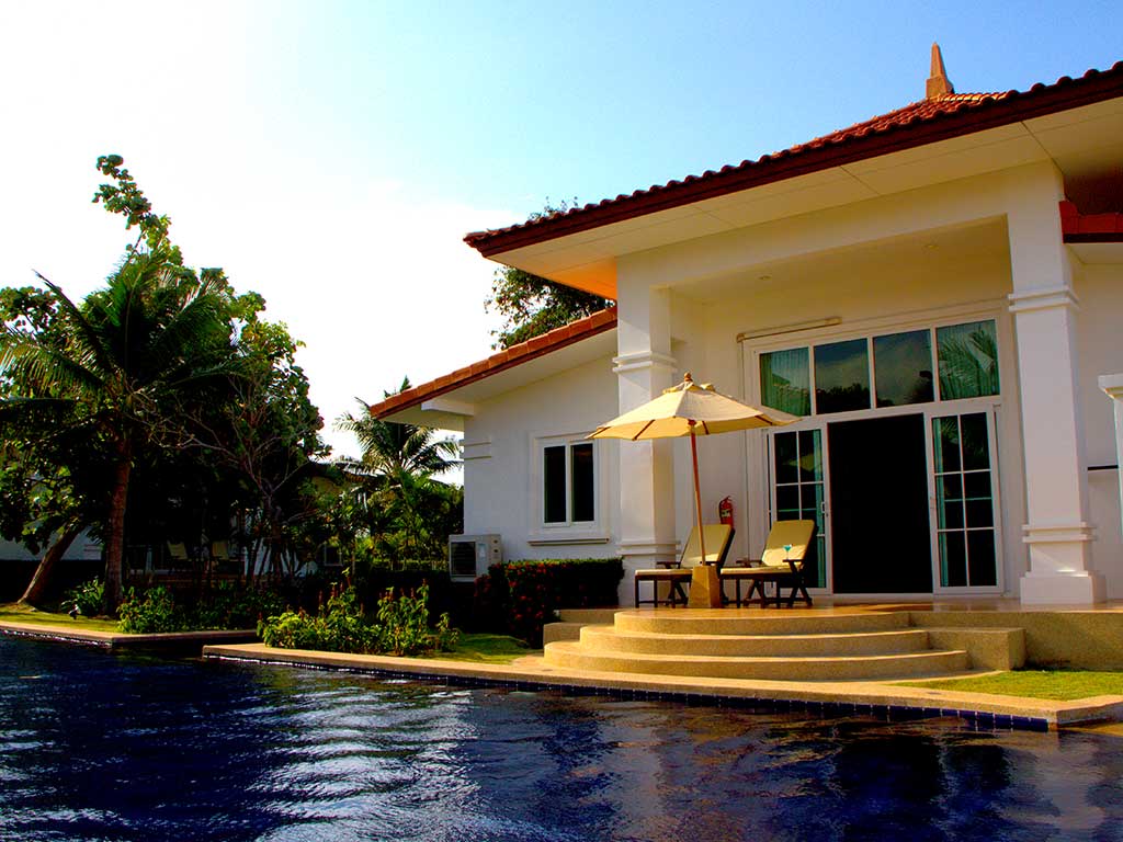 Bungalow, terrasse et piscine