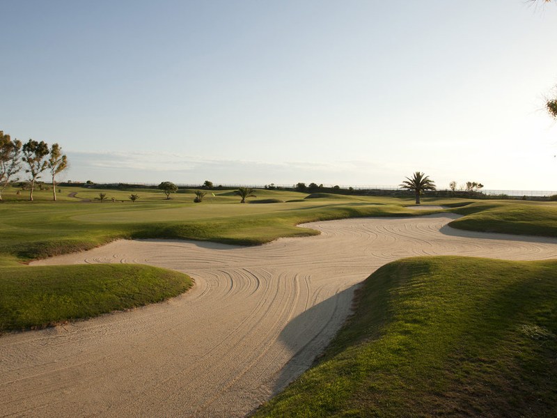 Green et bunkers près du littoral