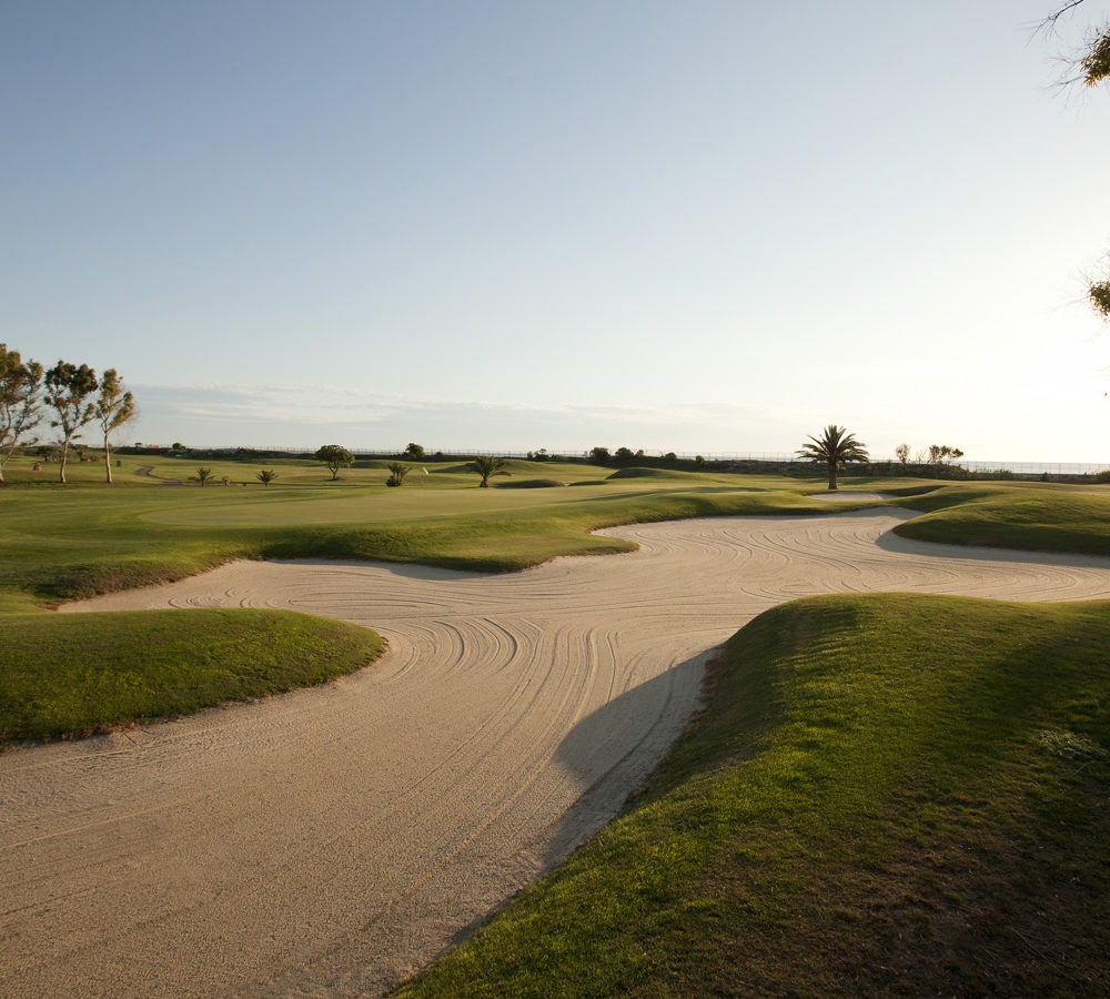 Green et bunkers près du littoral