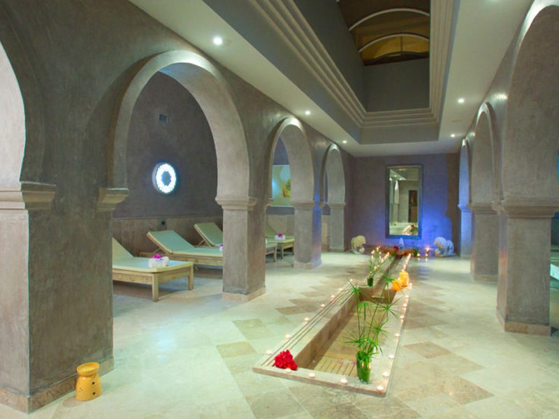 Architecture et bassin du spa — Seabel Alhambra