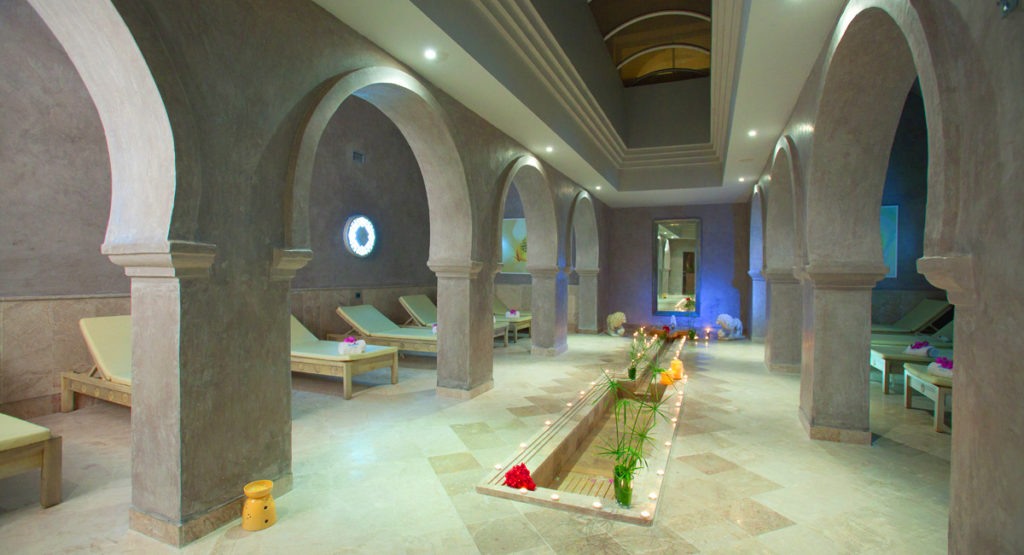 Architecture et bassin du spa — Seabel Alhambra