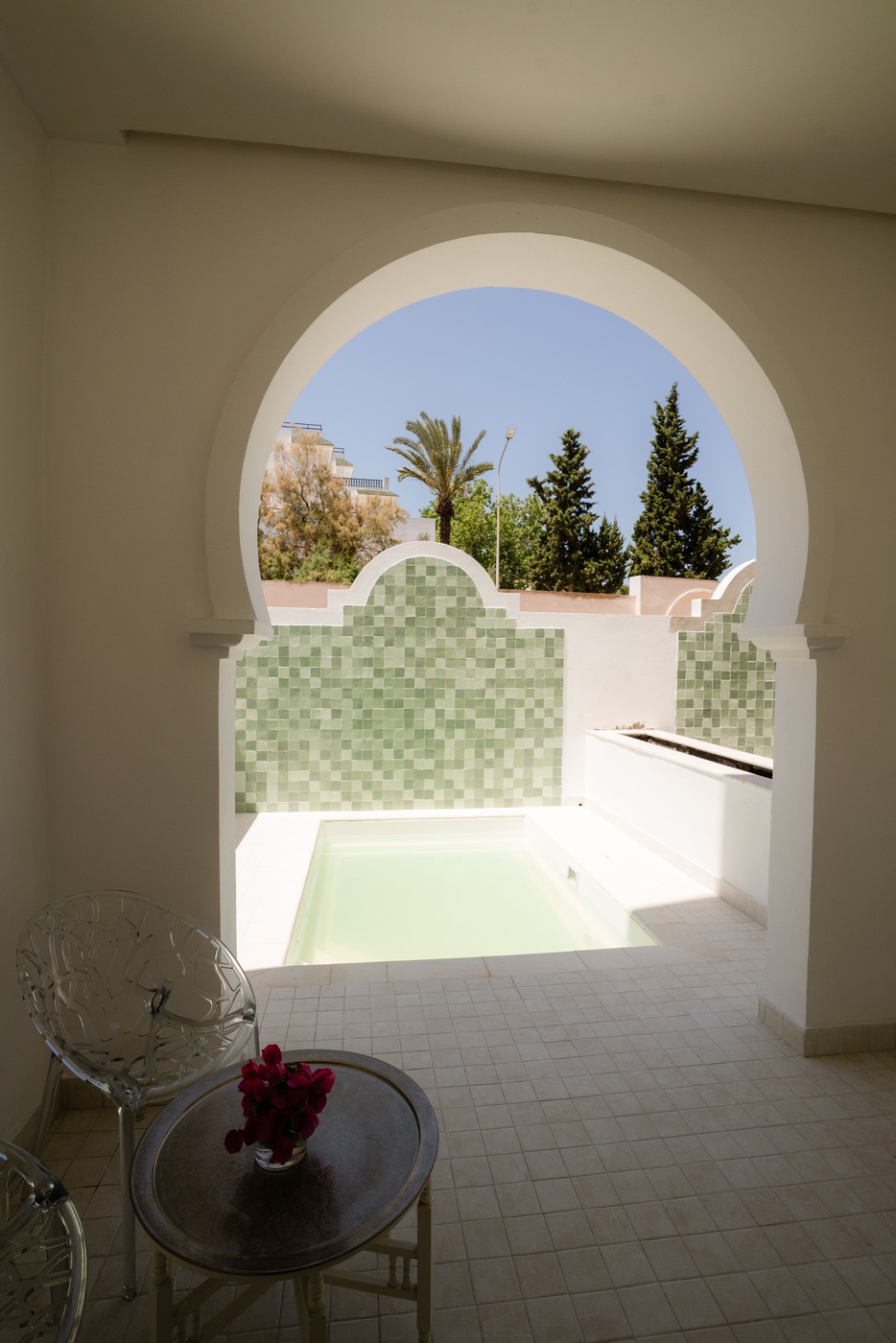 Terrasse avec piscine privée d’un hébergement — Seabel Alhambra