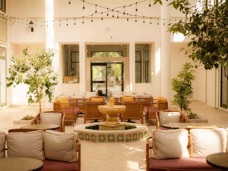 Patio et salon du lobby — Seabel Alhambra