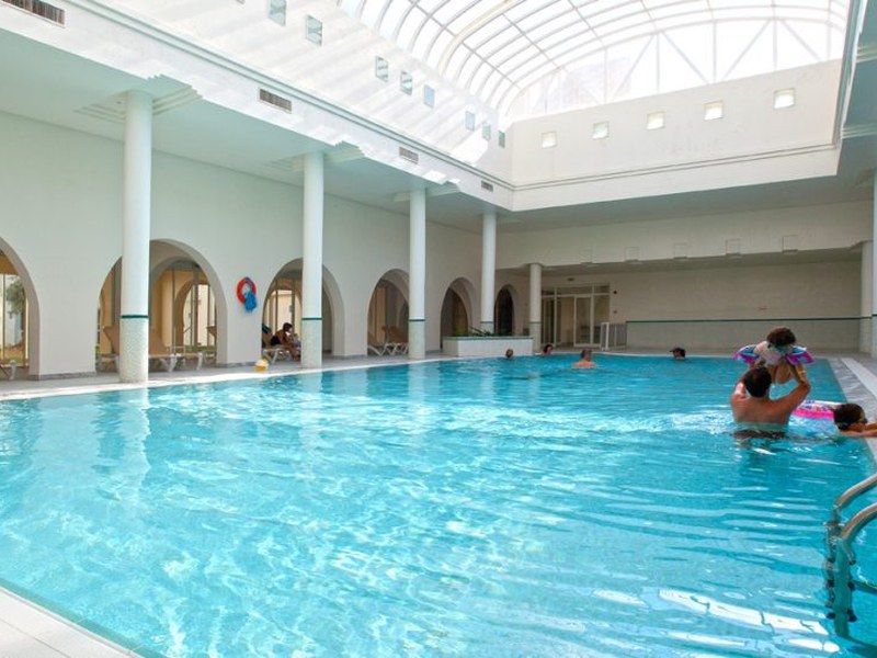 Piscine intérieure du spa — Seabel Alhambra